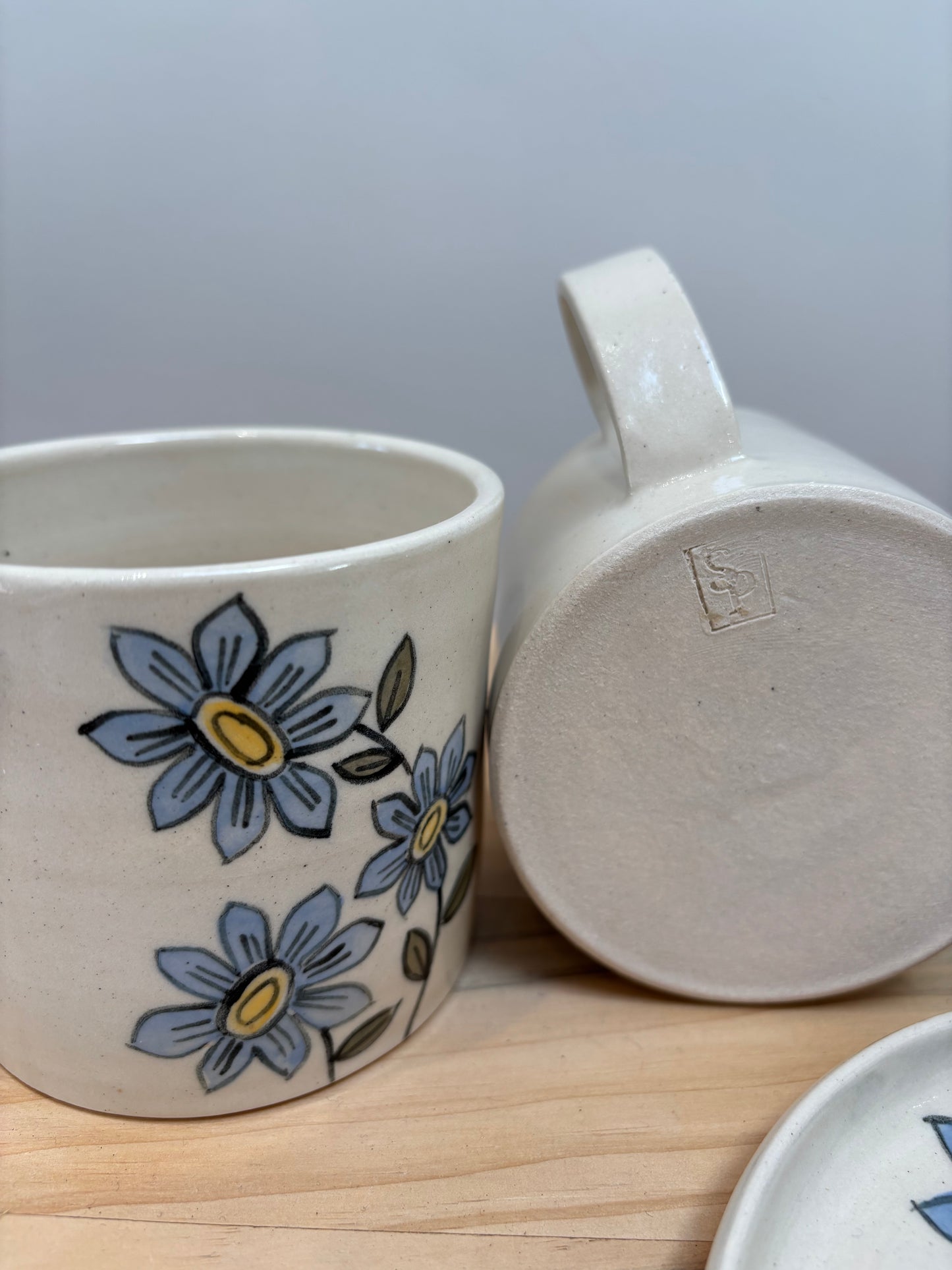 Daisy Mug by Hello Shan