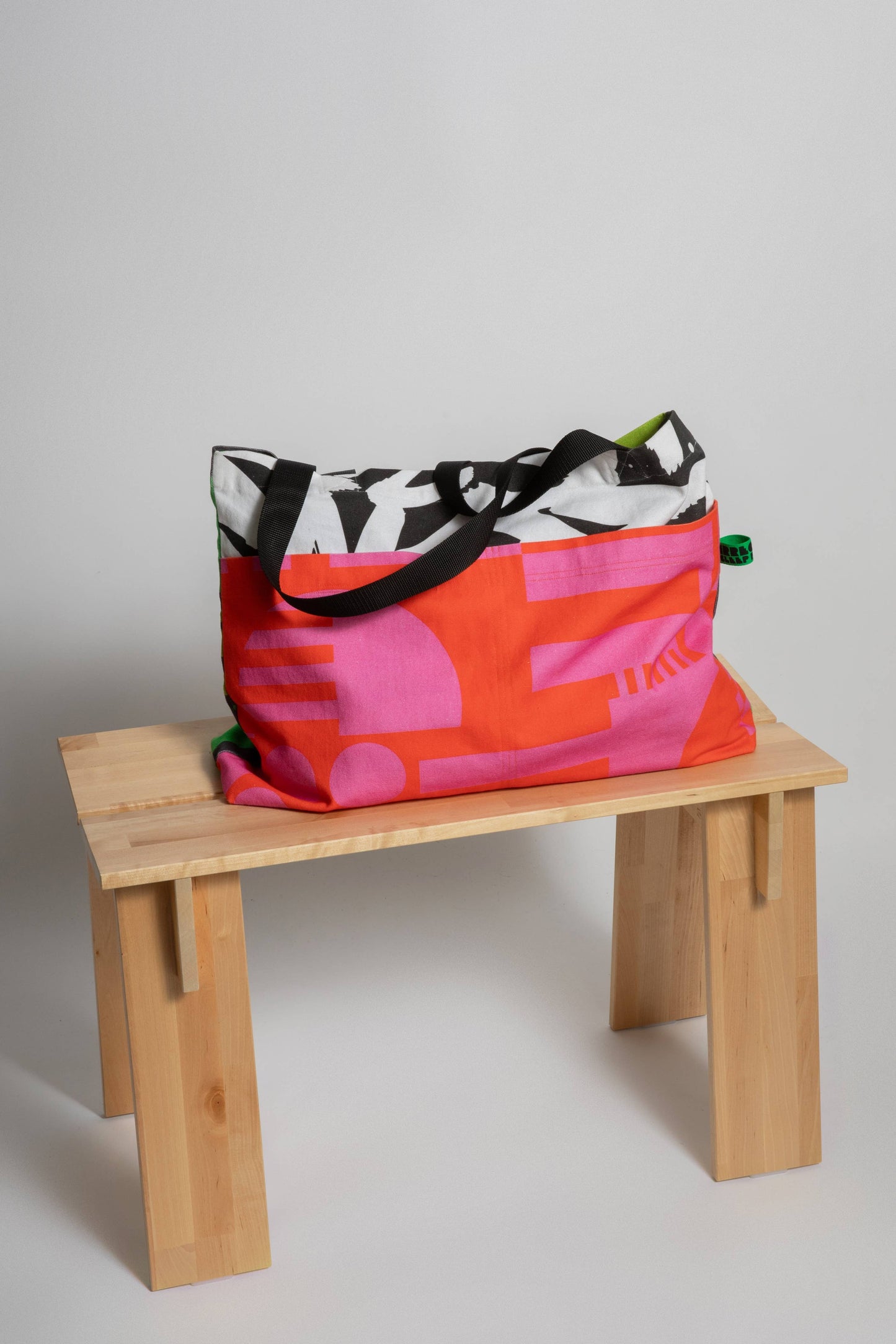 Einkaufstasche in leuchtendem Pink