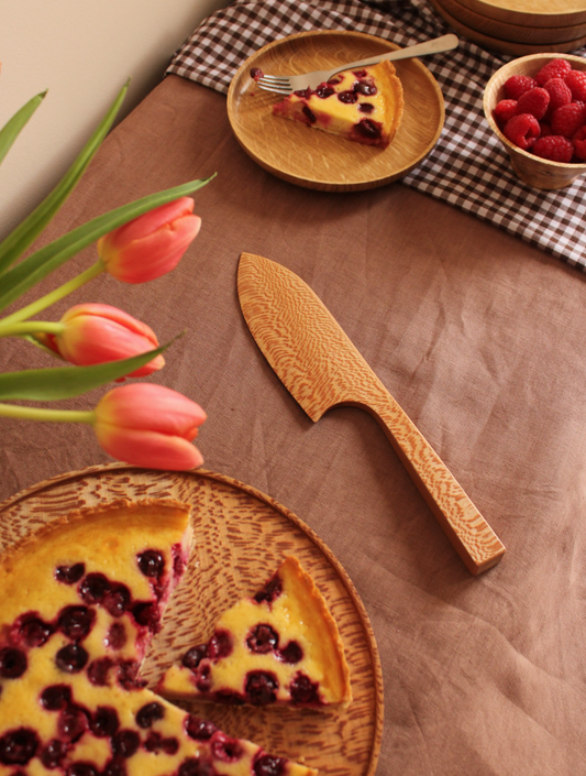 Cake knife in brown oak by Selwyn House